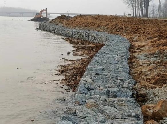 海建公司新沭河石笼生态护坡即将完工(图1)