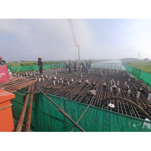 江苏海建402省道赣榆南环段路基桥涵工程变截面连续箱梁首件0#块成功浇筑