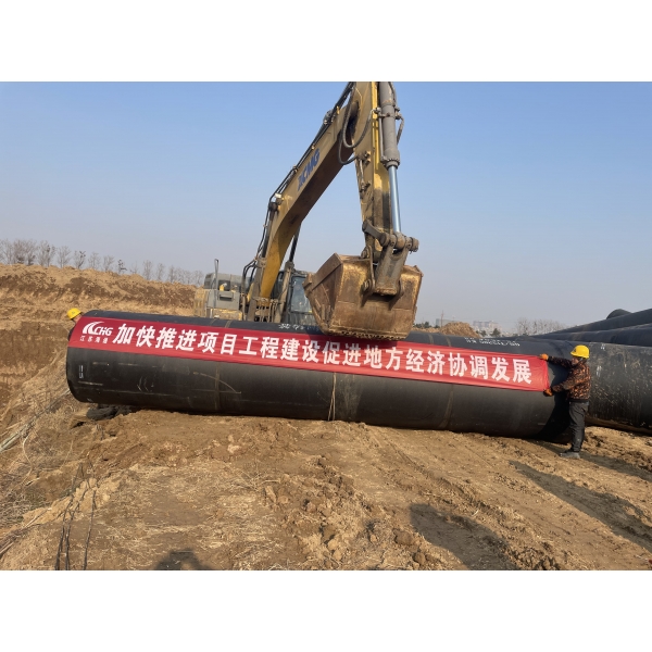 江苏海建公司引江济淮项目输水管道首节球墨铸铁管安装成功