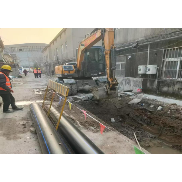 江苏海建高铁站北广场项目雨污水管道改造工程全面铺开