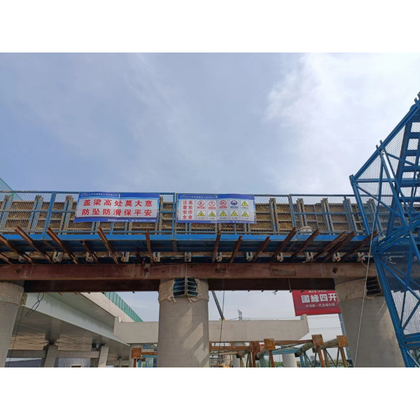 瀛洲南路宁海枢纽上跨桥盖梁施工完成过半