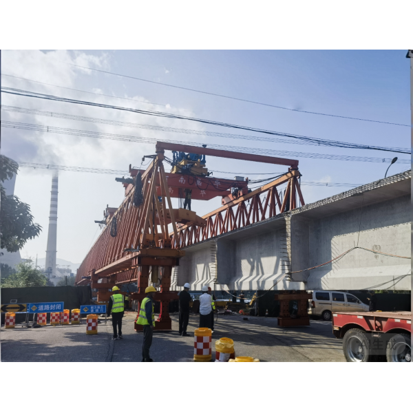 江苏海建洪门大桥拆除新建项目成功架设首片40米T梁