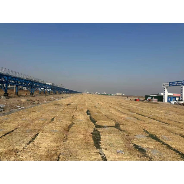 上合物流园兴港路新建工程主体水稳基层施工圆满完成 