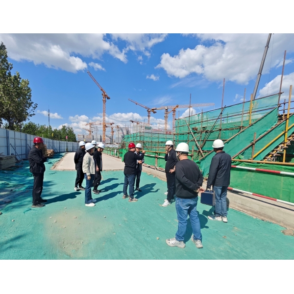 密云住建委莅临海建公司怀柔科学城道路工程开展五一节前安全检查