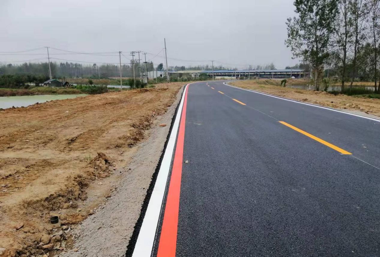 江苏海建公司石梁河项目顺利完成东海段沥青摊铺(图2)